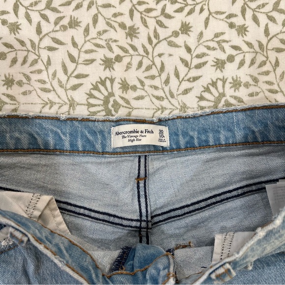 Abercrombie The Vintage Flare High Rise - Picture 5 of 5
